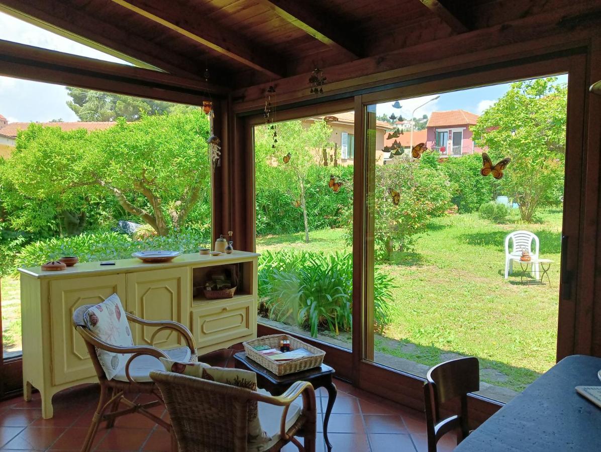 Villetta Con Giardino A Due Passi Dal Mare อิมเปรีอา ภายนอก รูปภาพ